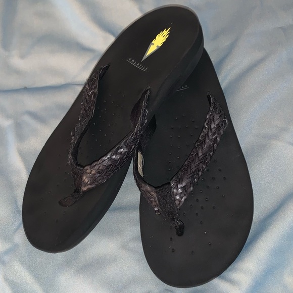 VOLATILE BLACK Braided flip flop sandals womens size 6 - Picture 2 of 10